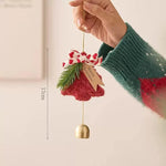 décoration noël cloche chaîne métal rouge beige blanc sequins velours tissu traditionnel merry christmas