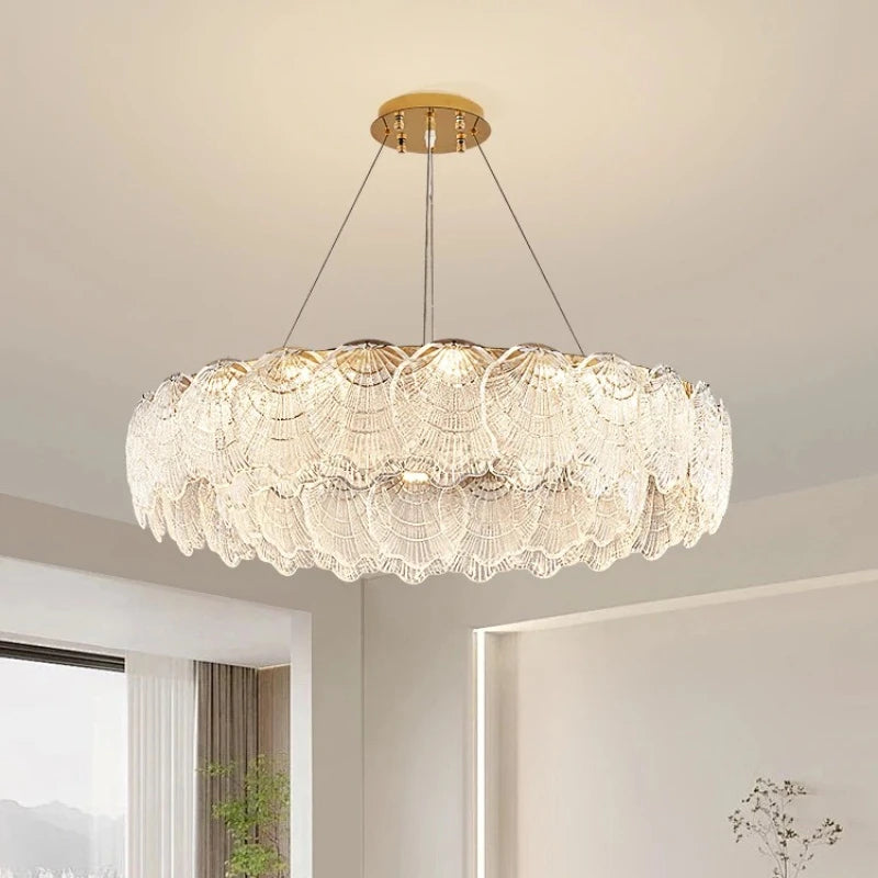 lampe suspendue moderne blanc doré coquillage translucide élégante anneaux métalliques lumière led chambre salon