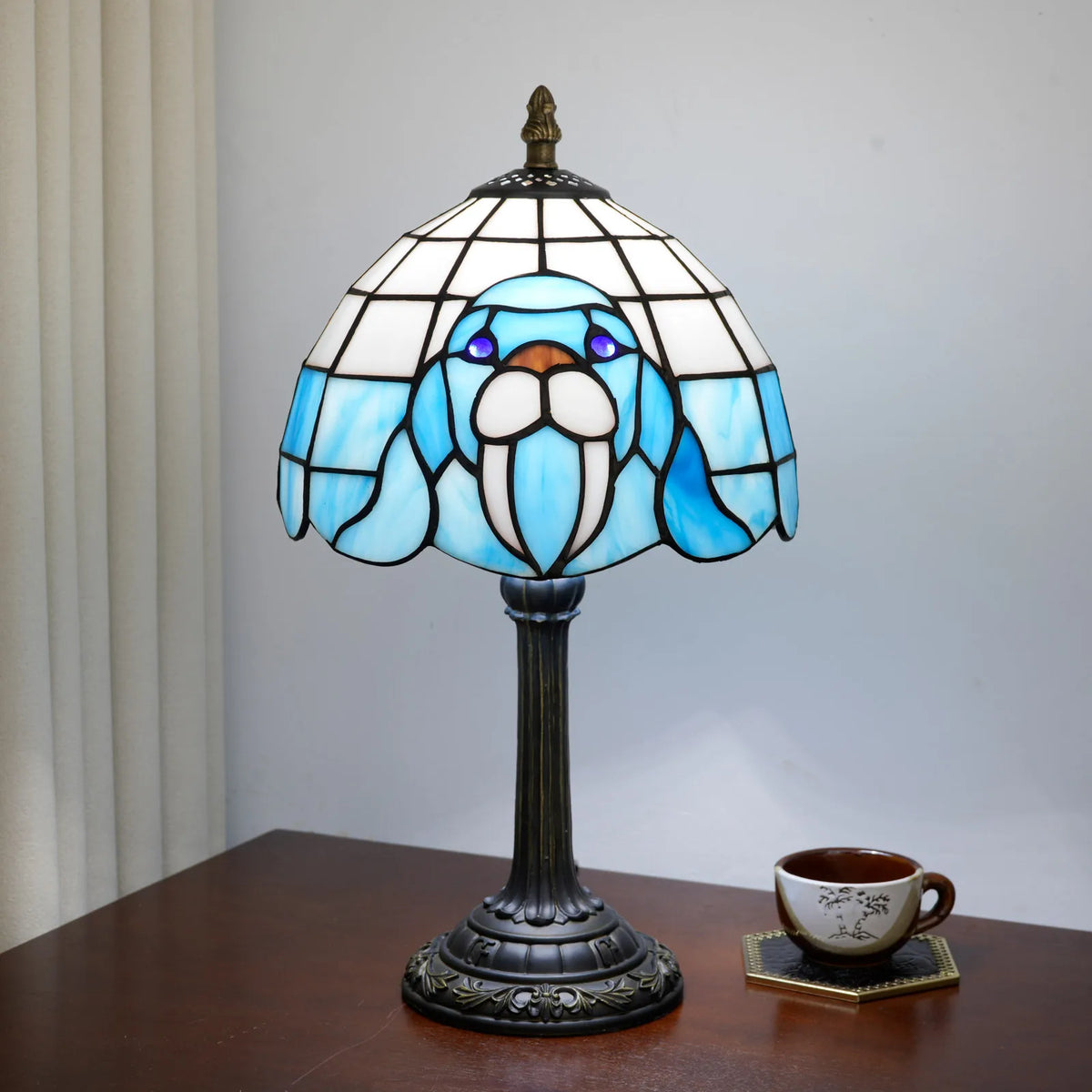 lampe table tiffany verre vert noir jaune libellules motif opalescent moderne chambre salon