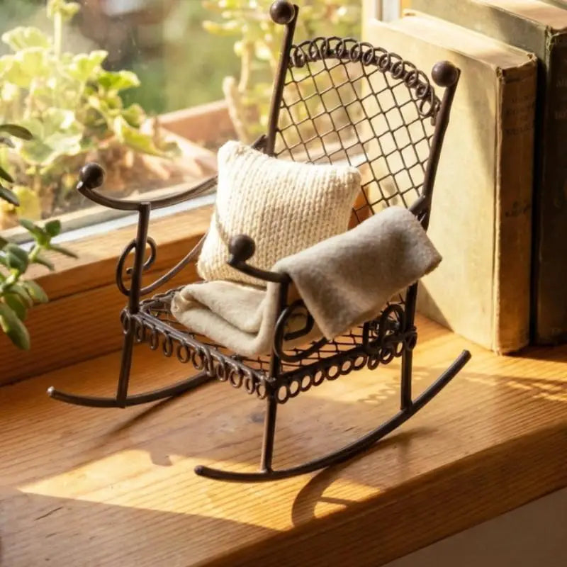 chaises table miniature métal grillagé vintage beige coussin serviette
