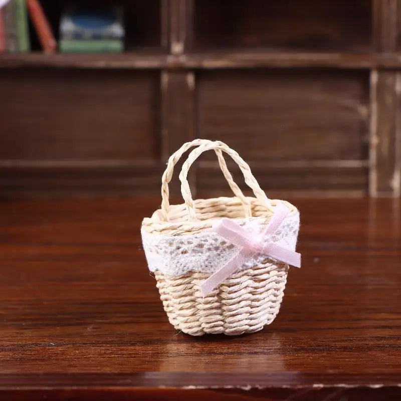 panier rotin tissé rubans dentelle rustique vintage décoration enfant jouet maison poupée