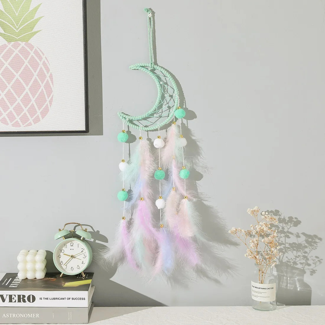 attrape rêves boho plumes pompons lune étoile motif chat violet rose pastel