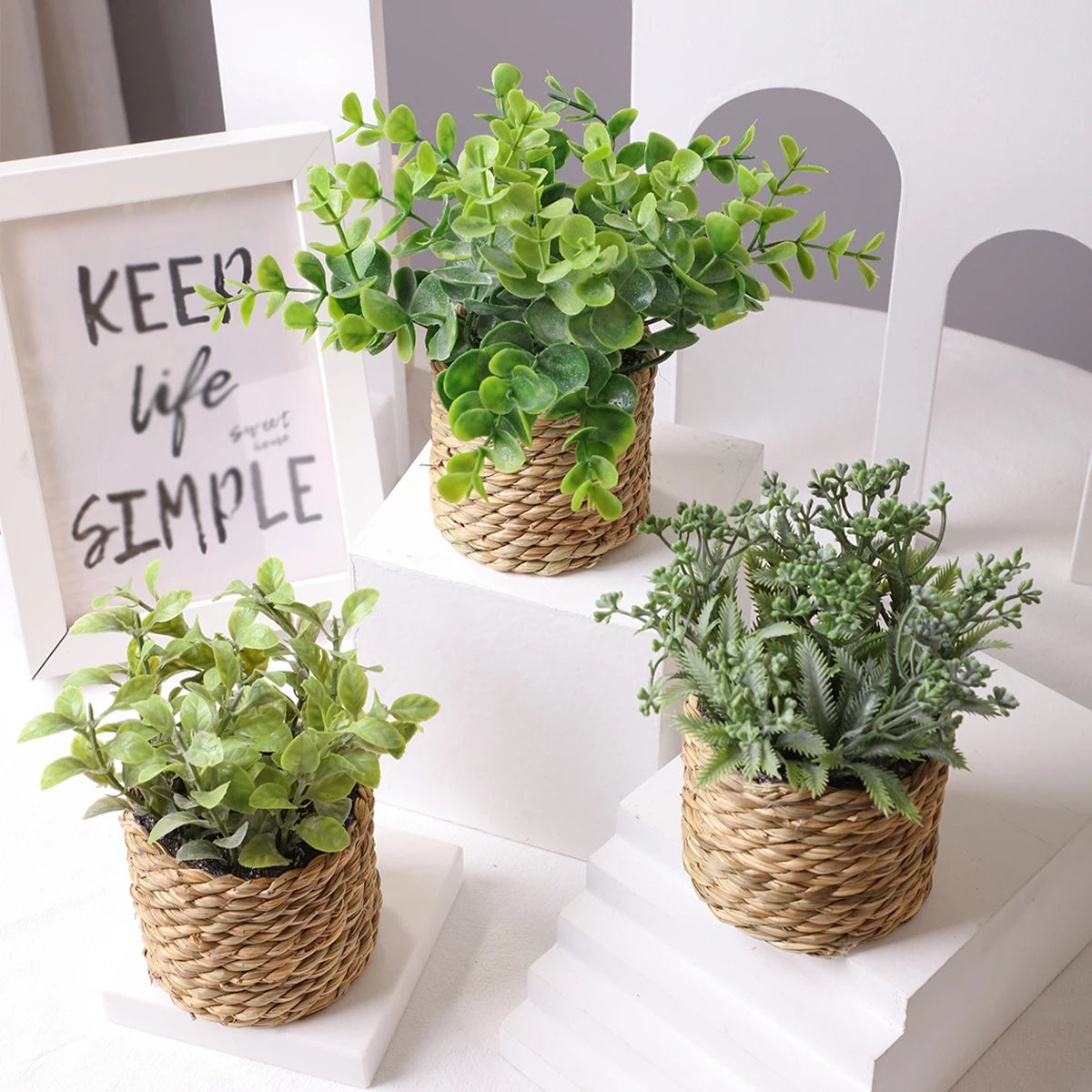 plantes artificielles feuilles variées pot osier tressé décoration intérieure extérieure rustique bohème verte marronclair