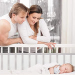 barrière lit bébé blanc gris protection lattes velcro ajustable moderne minimaliste