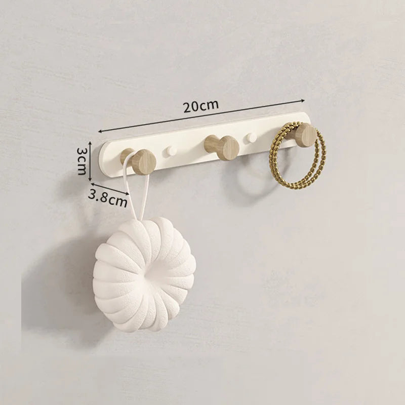 porte sacs mural moderne fixations vis texture bois naturel blanc minimaliste