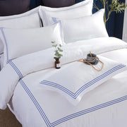 ensemble literie blanc bordures colorées tissage serré taies d'oreiller couverture literie luxueuse chambre moderne