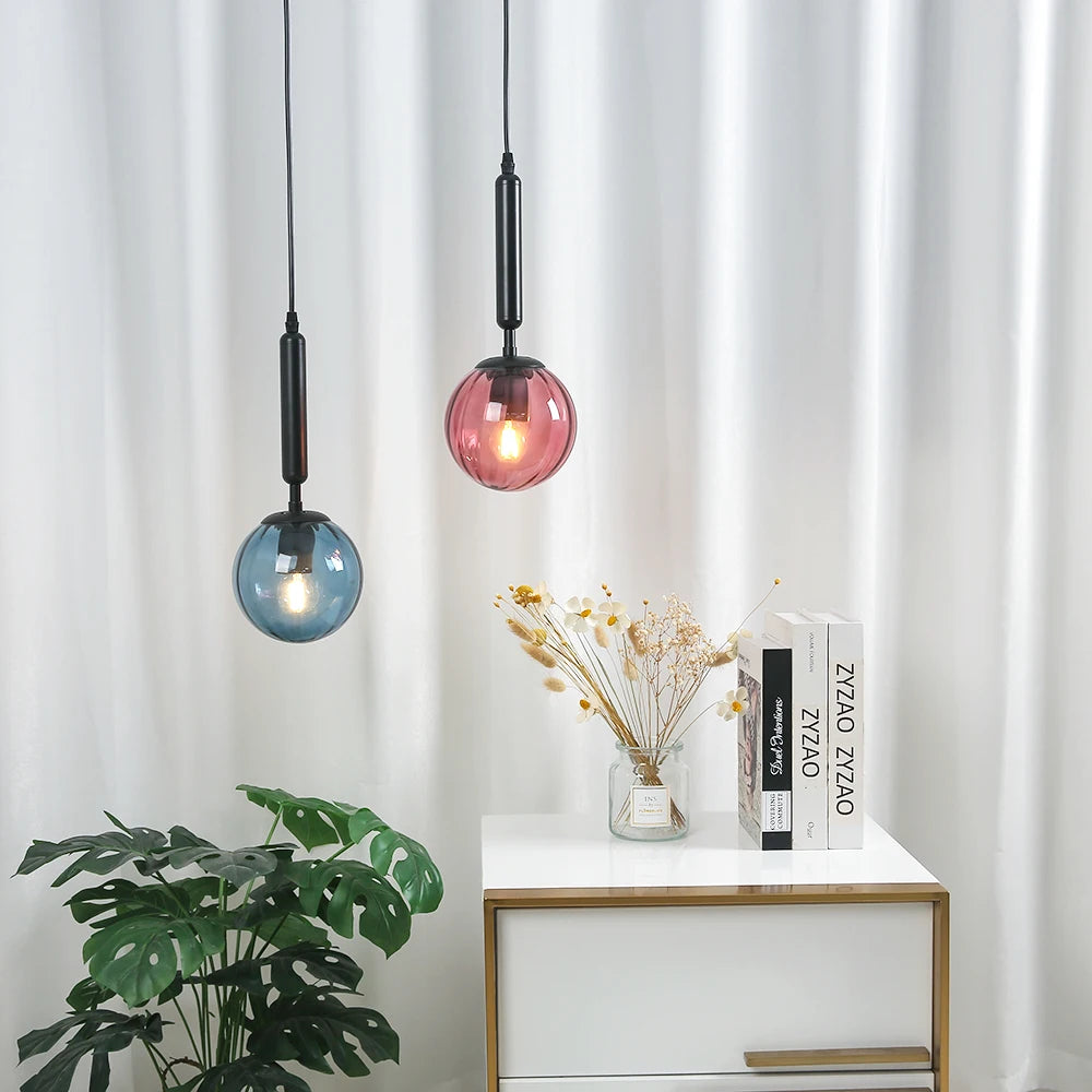 suspension lumineuse moderne transparente bleu rose gris câble fixe