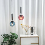 suspension lumineuse moderne transparente bleu rose gris câble fixe