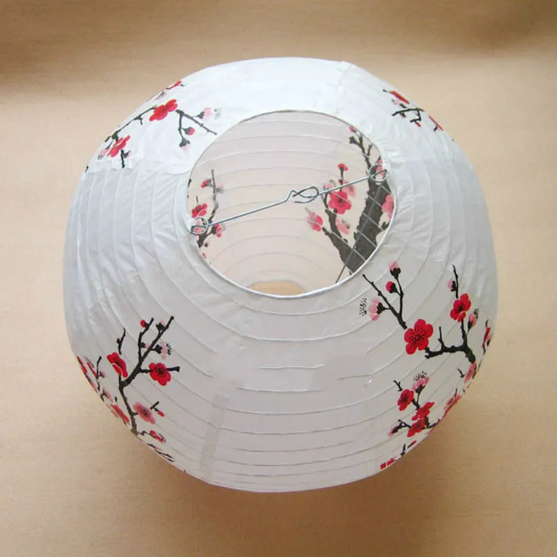 lampe suspendue artisanale fleurs cerisier blanc rouge noir traditionnelle intérieur événement festive