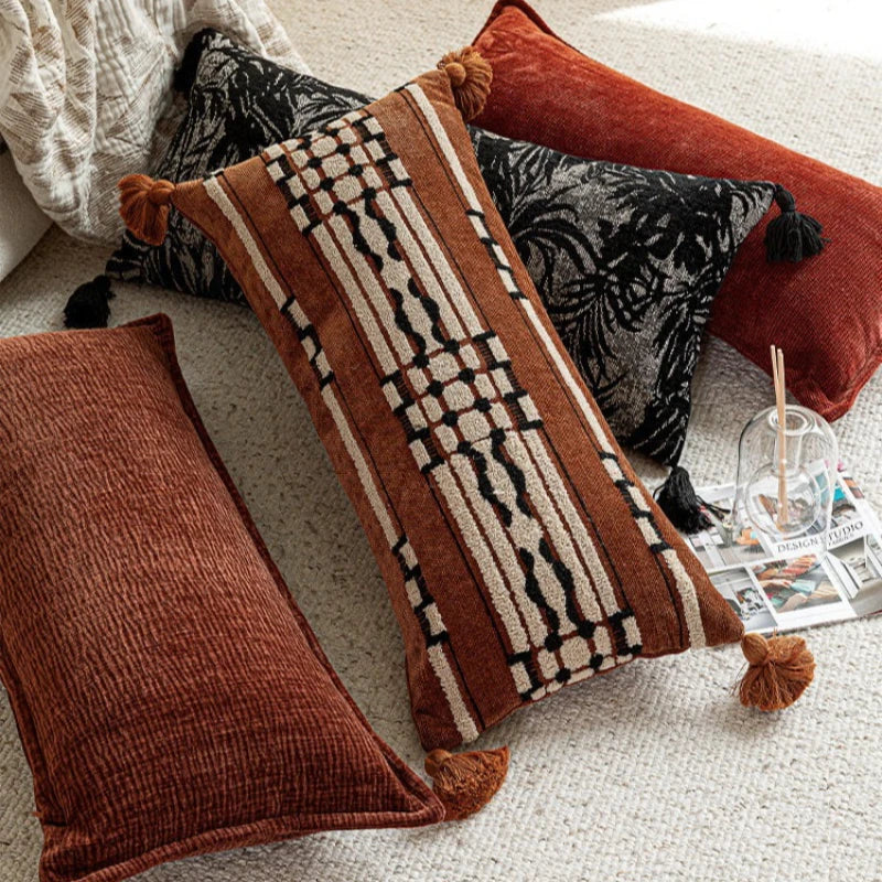 housse coussin lombaire géométrique boho chic marron noir pompons décorative canapé voiture 30x65cm polyester