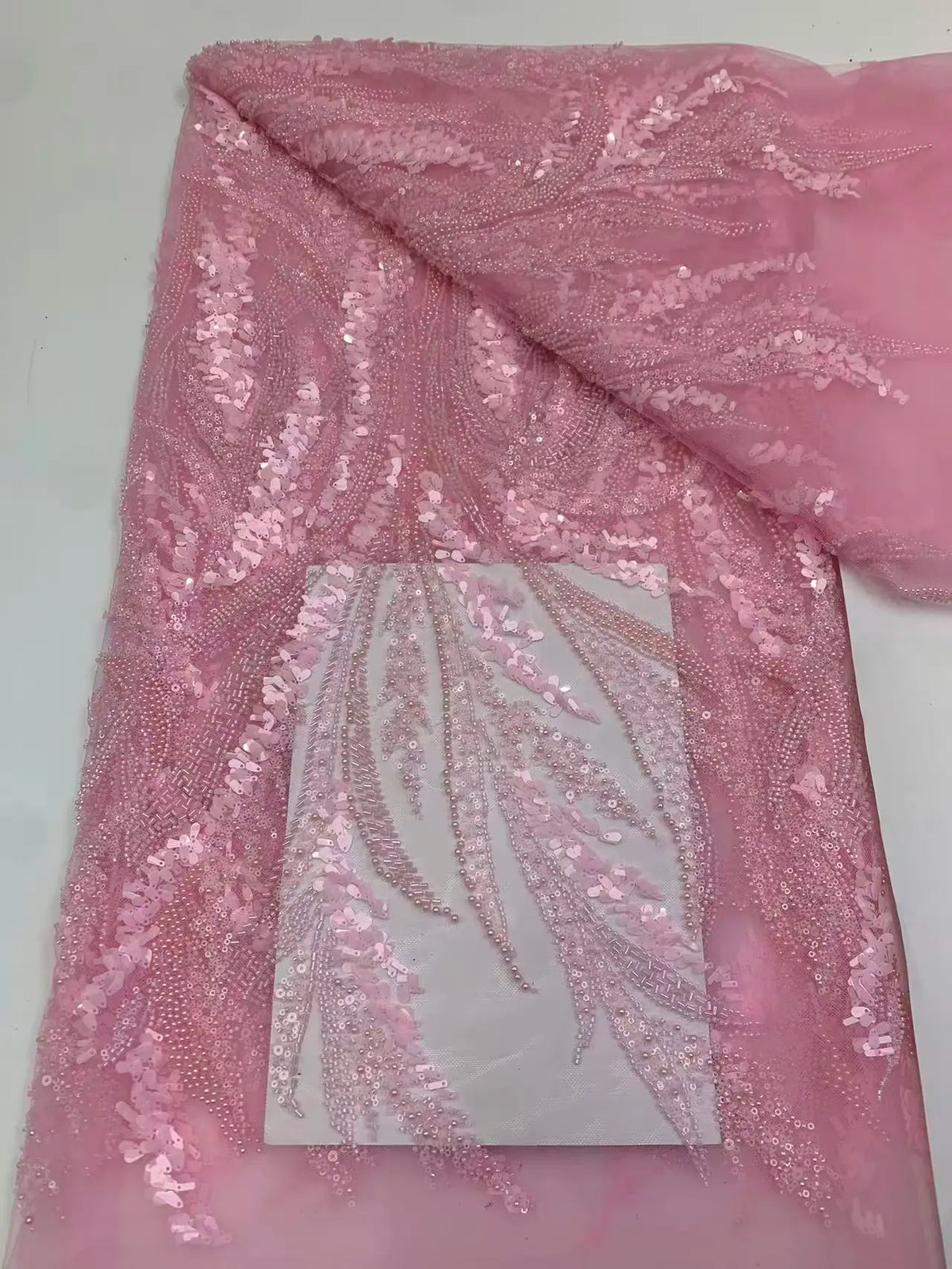 tissu dentelle polyester feuilles stylisées rouge élégant orné mariage fête
