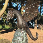 statue dragon fontaine bronze éclair orangé vert émaillage fantastique maison jardinextérieur