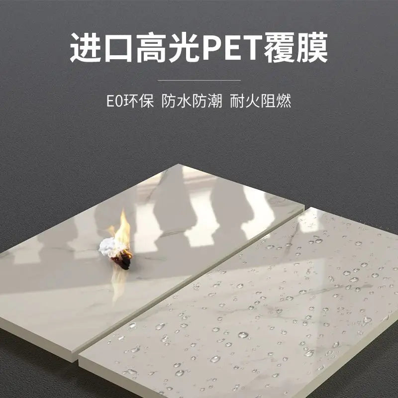 Panneau mural marbre brillant PET - installation dans un salon moderne