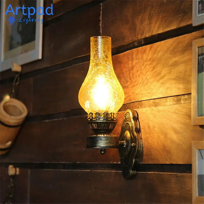 Applique murale vintage en métal et verre avec abat-jour fissuré noir