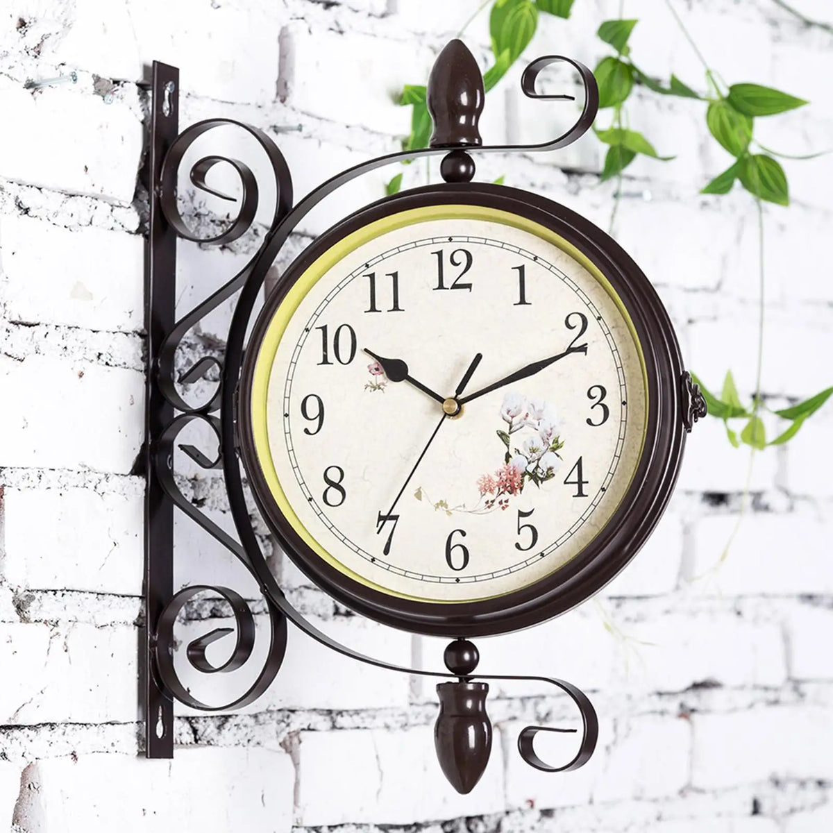 horloge murale double face cadran floral vintage cadre noir aiguilles noires salon intérieur extérieur