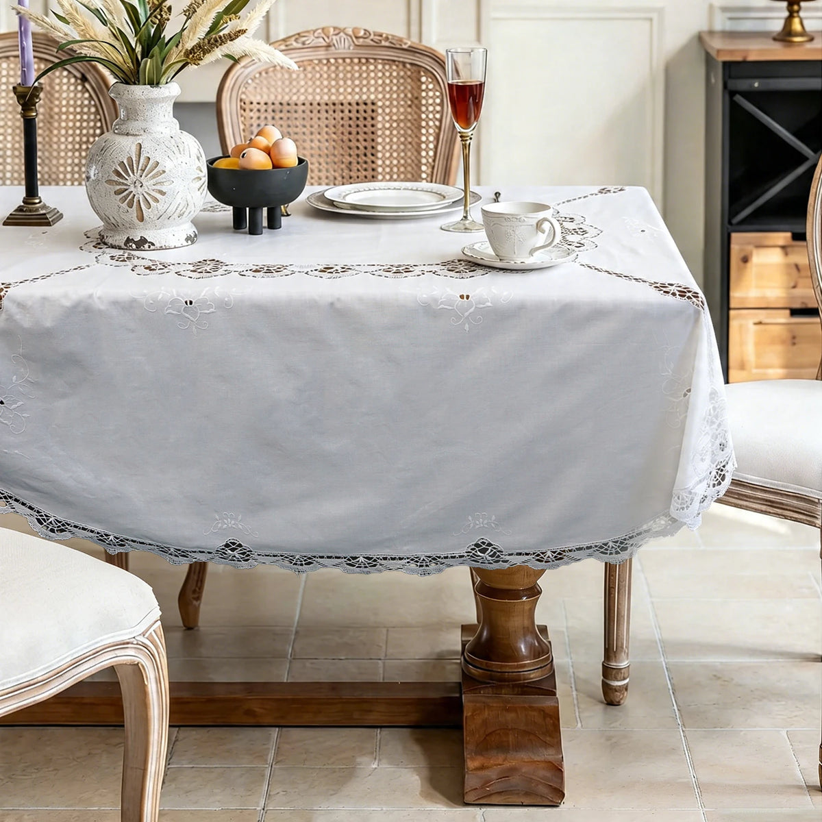 nappe table dentelle broderie motifs floraux rustique vintage mariage décoration table hiver printemps automne