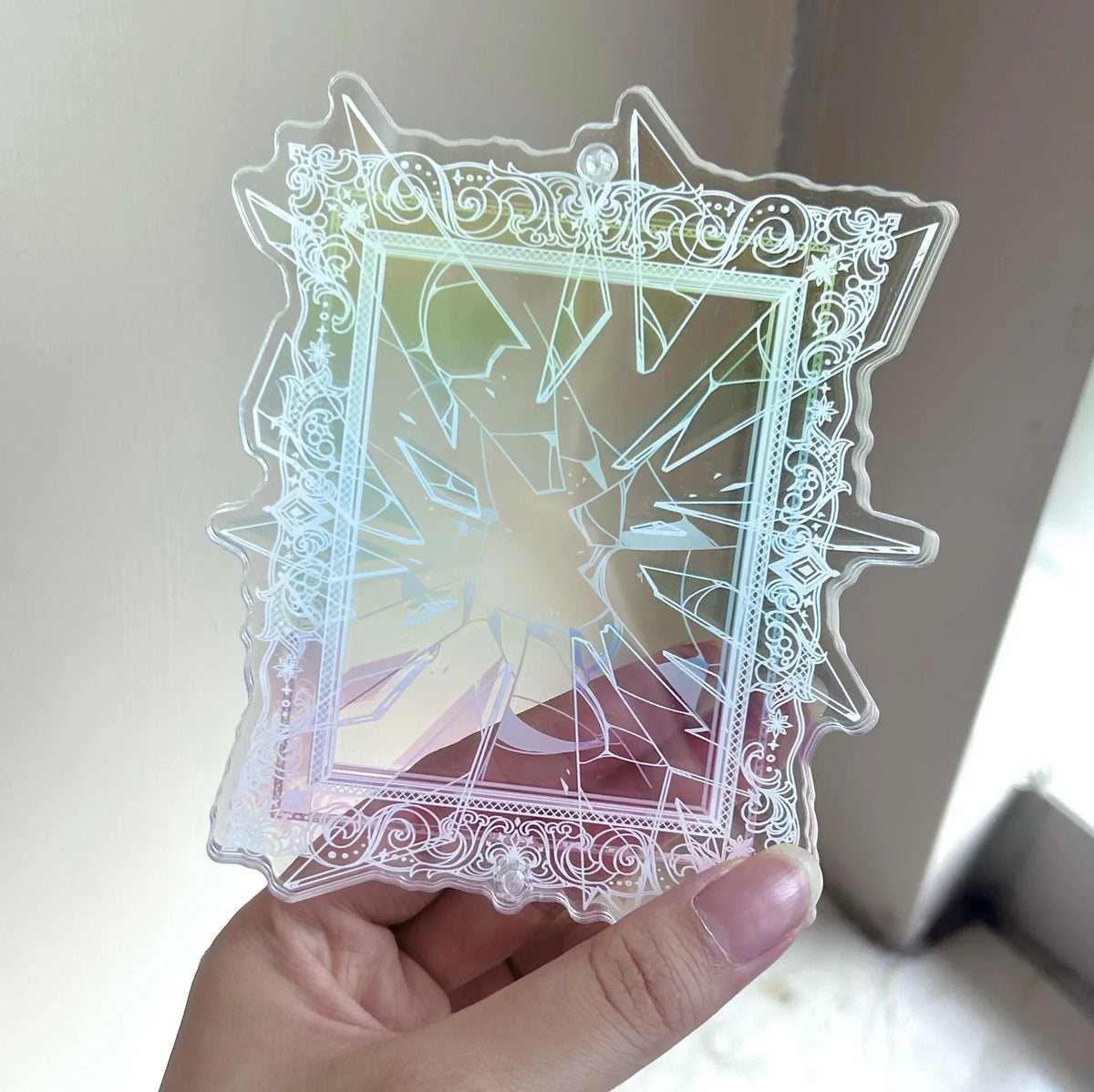 cadre photo acrylique manga effets cassés transparent coloré personnages animesbrisés gravuresbaroques fixationsmurales