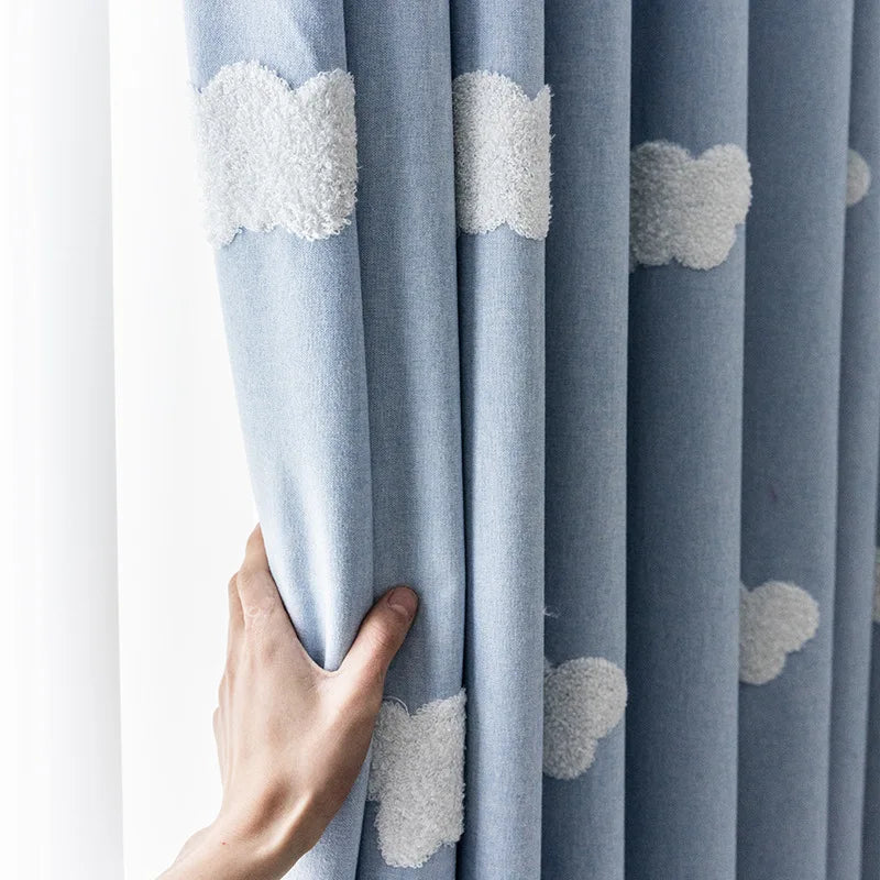 rideau enfant nuages brodés 100% polyester bleu clair moderne métalliques isolation thermique