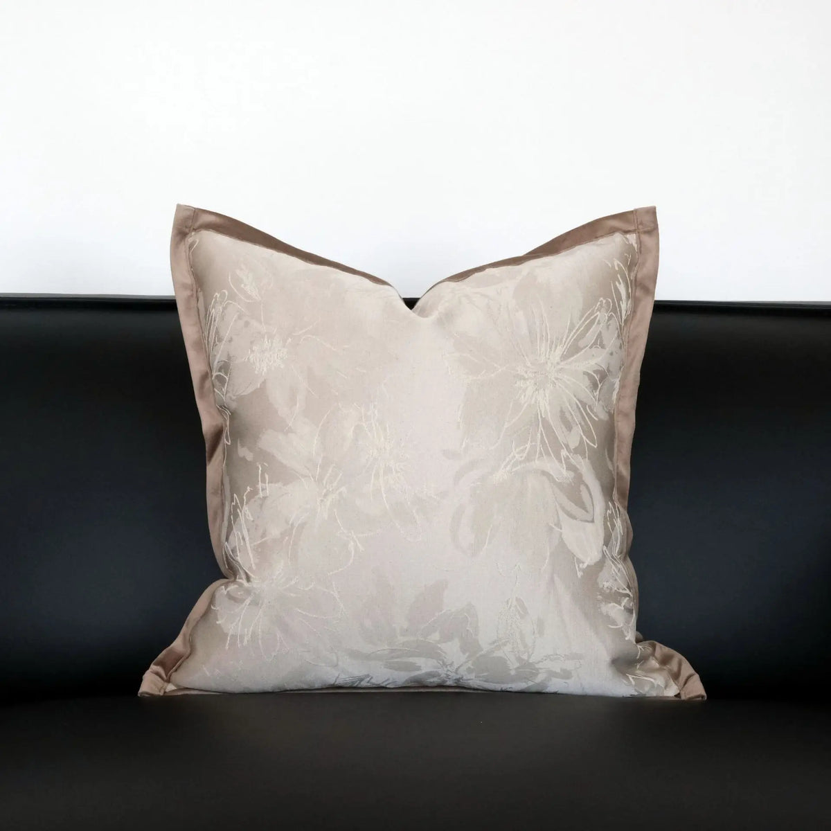 housse coussin motif floral blanc beige contemporain décoratif auto adhésif polyester