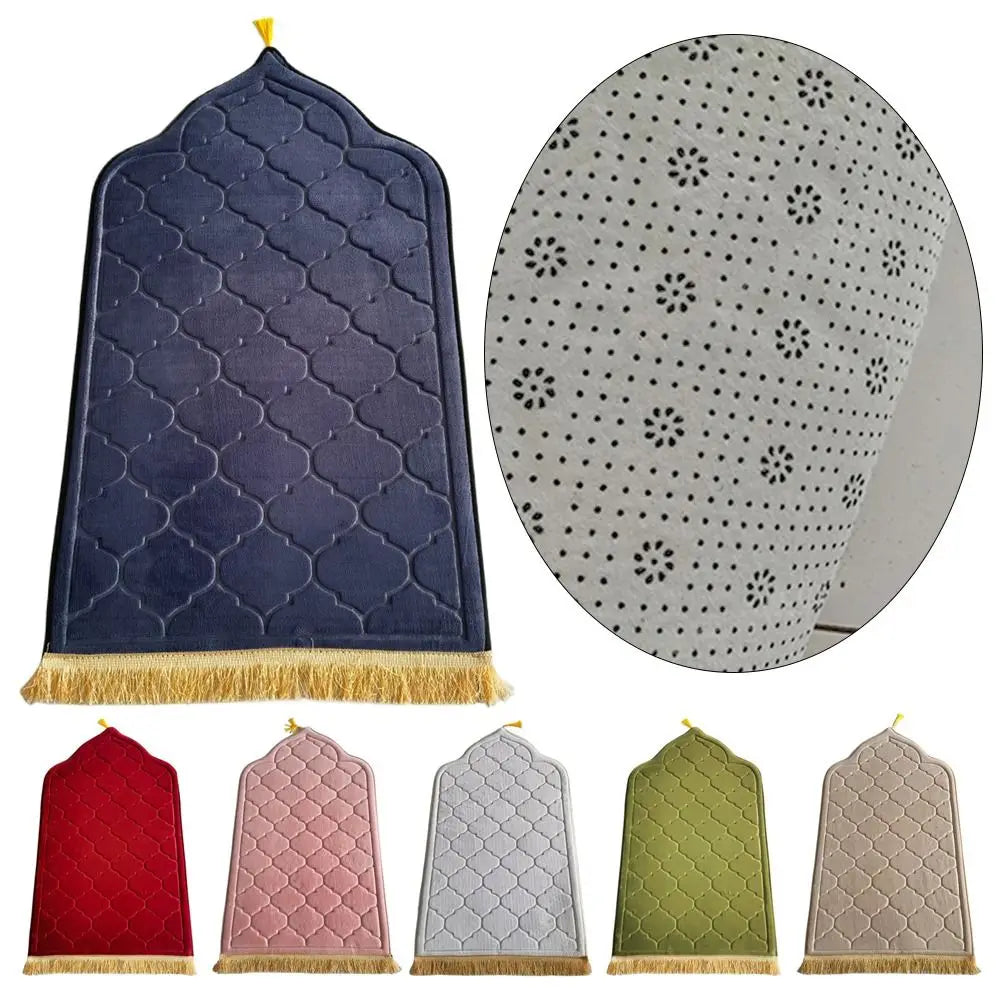 tapis géométrique moderne élégant vert clair bleu marine rouge rose gris clair franges dorées