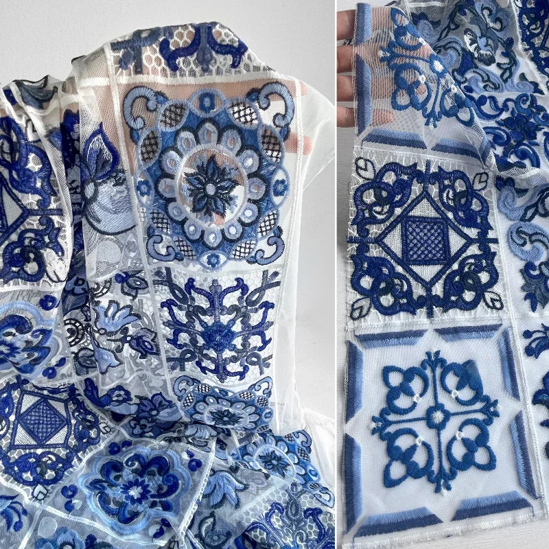 tissu brodé géométrique bleu blanc brocard polyester opacité largeur 140cm matériaux bricolage traditionnel