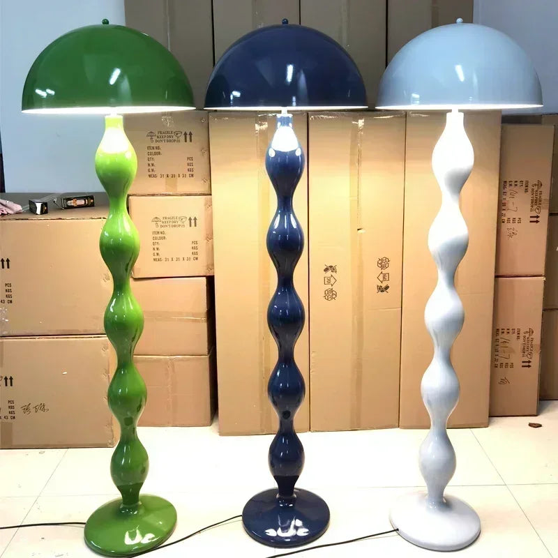 lampe sol moderne twistée verte rouge bleu blanc énergie économique