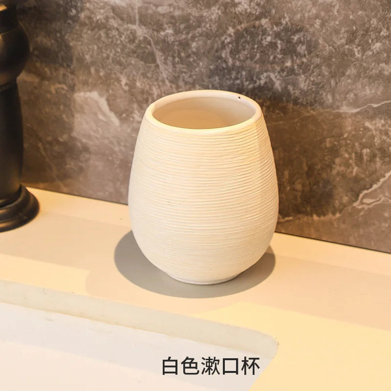 ensemble salle bain moderne tissage texture plateau savon brosse dents gobelet distributeur liquide beige