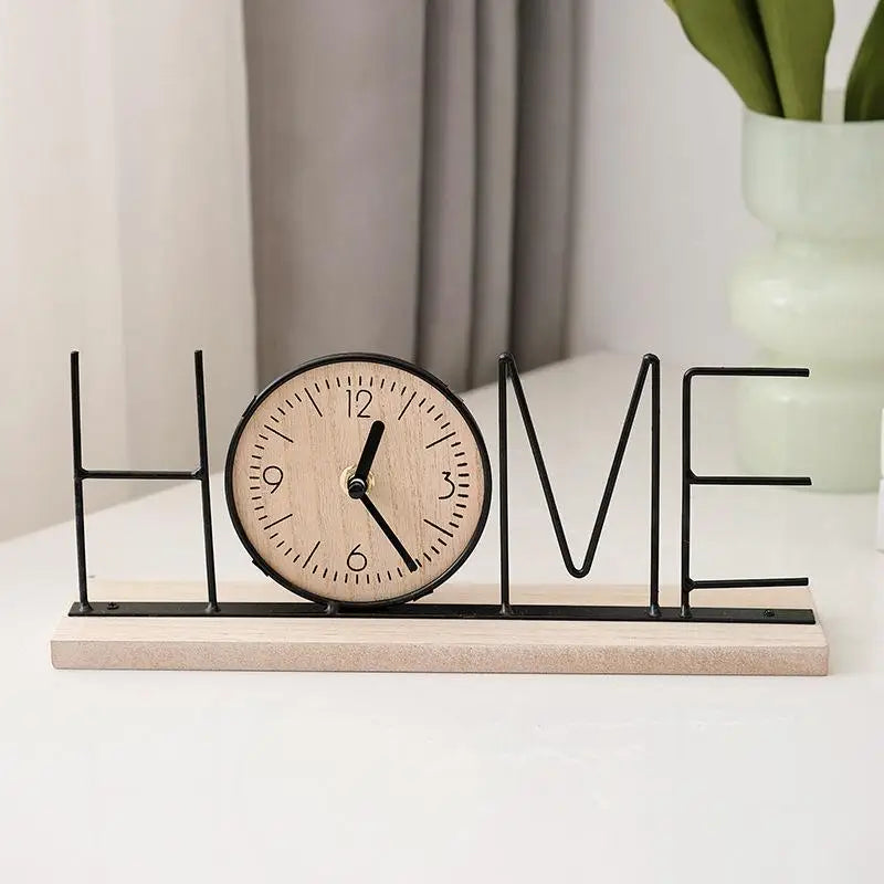 horloge murale LOVE minimaliste bois clair noir décoration moderne chambre salon
