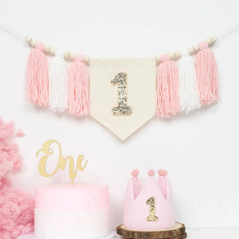 guirlande décoration enfantine couronne fleurs blanches pompons roses numéro doré margarita