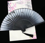 éventail pliant fleurs cerisier papillons art japonais traditionnel tassel couleur bleu rose