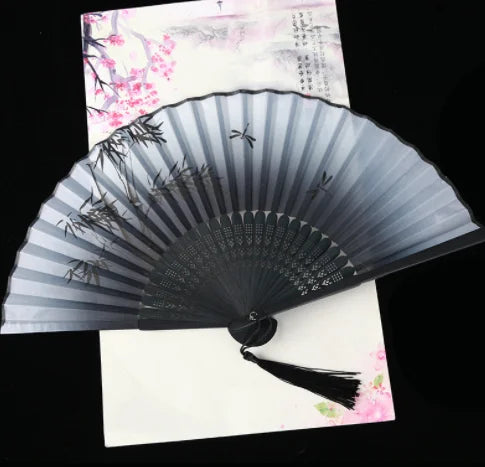 éventail pliant fleurs cerisier papillons art japonais traditionnel tassel couleur bleu rose