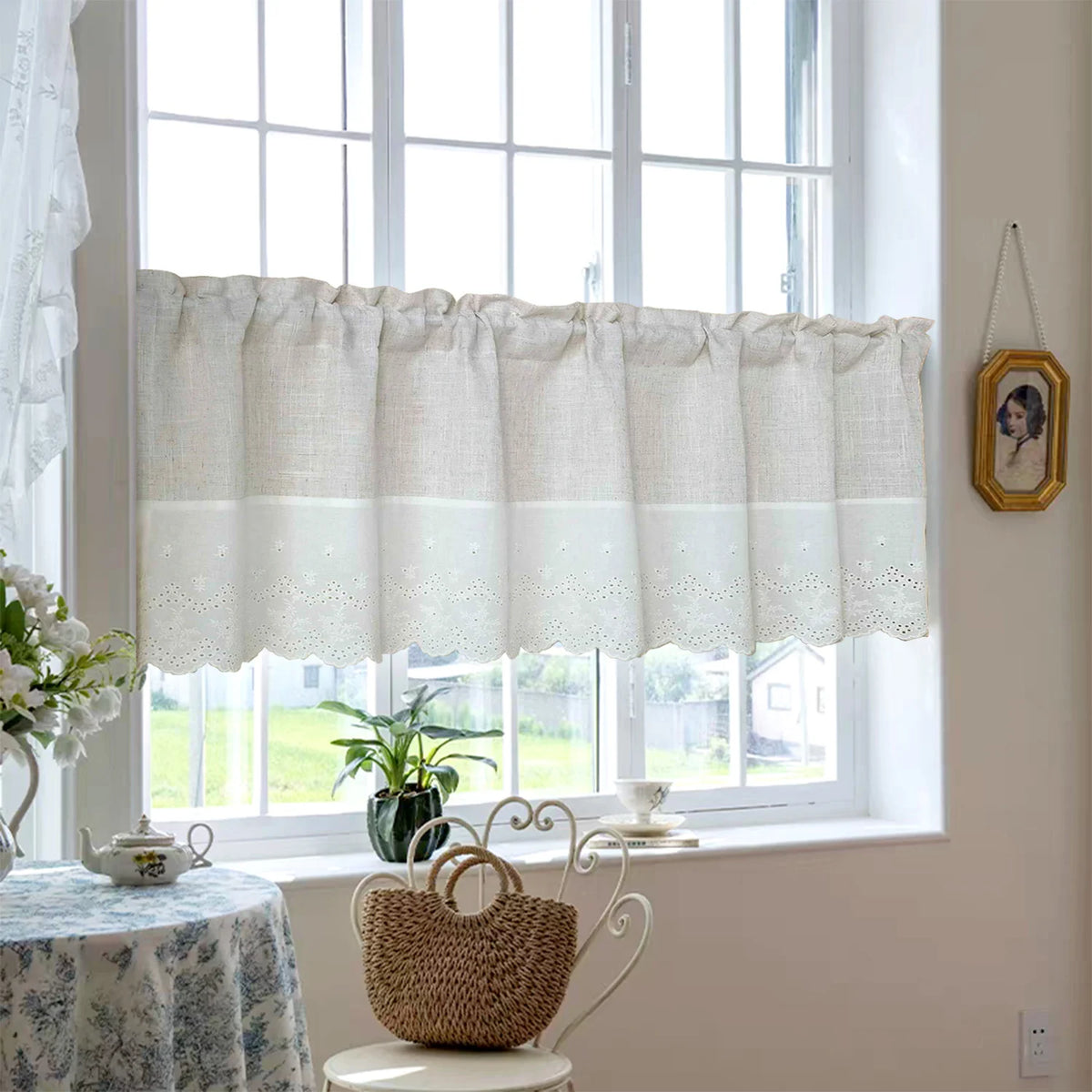 rideau beige clair texture lin motifs floraux opacité classique rustique bordure décorative cuisine bureauhôtel
