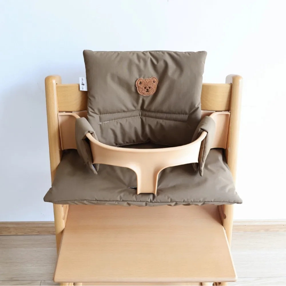 coussin chaise haute ours enfant marron clair confortable chevaux blancs vert olive