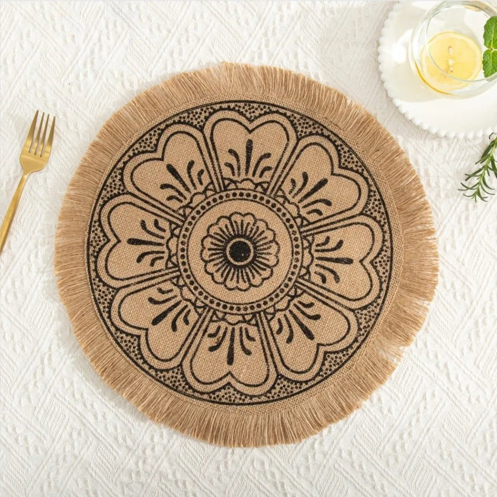 serviettes table boho chic motifs géométriques pompons noirs beige tables manger rondes 36 38
