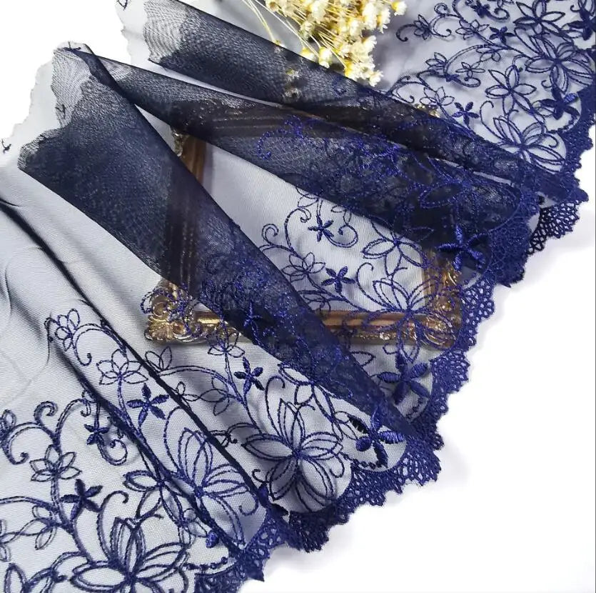 tissu polyester floral bleu marine bleu rouge brodé dentelle ajouré 18cm translucide ecolo 2mètres