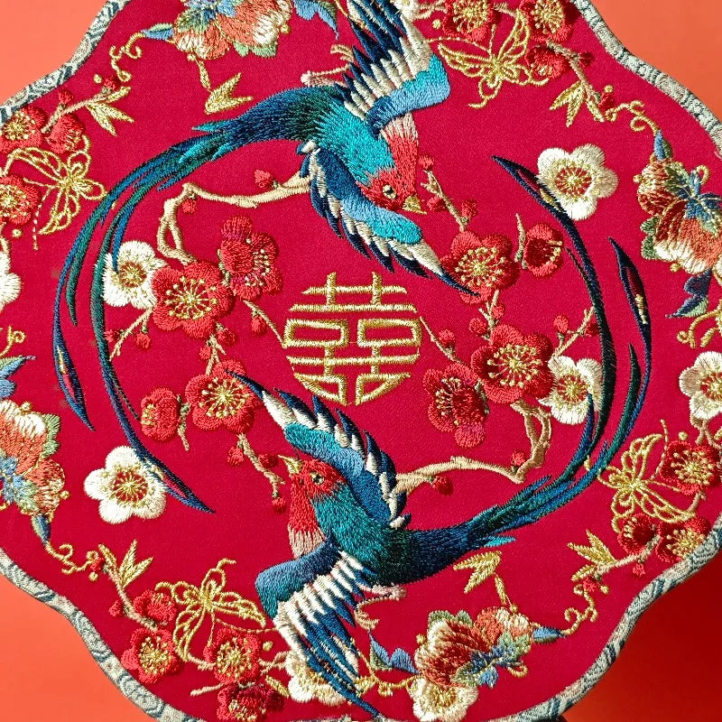 éventail traditionnel brodé oiseaux fleurs chinois rouge bleu doré poignée pompon