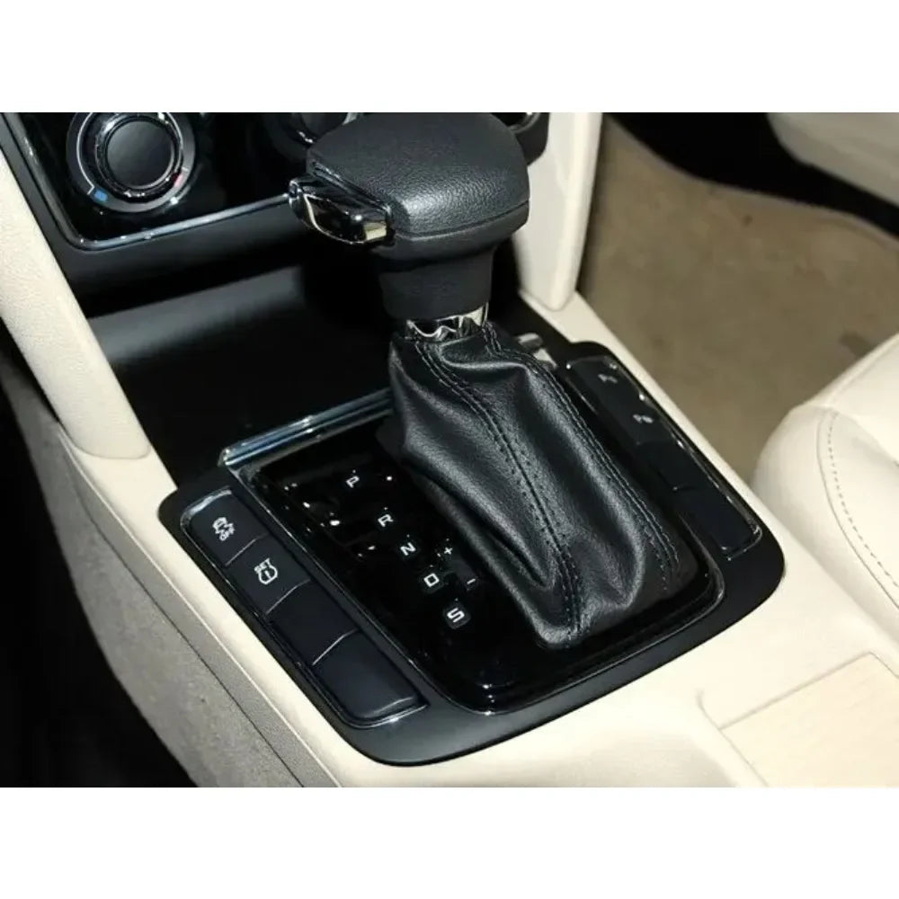 pièce auto console centrale cadre levier vitesse noir gris argent chromé moderne