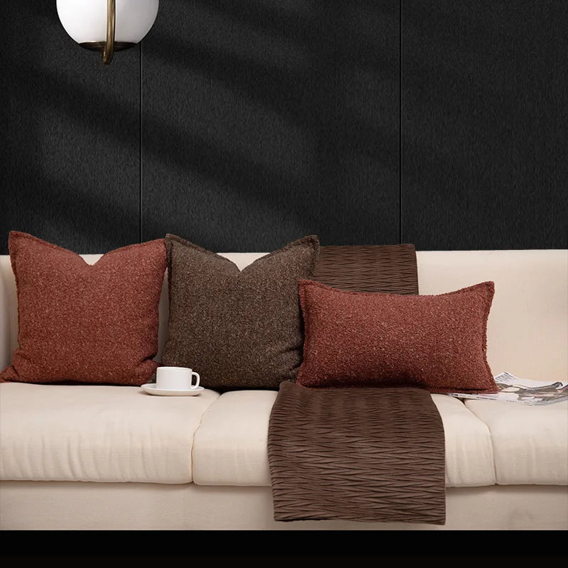 housse coussin jacquard contemporain rouge marron gris texture bouclée décoration salon canapé voiture