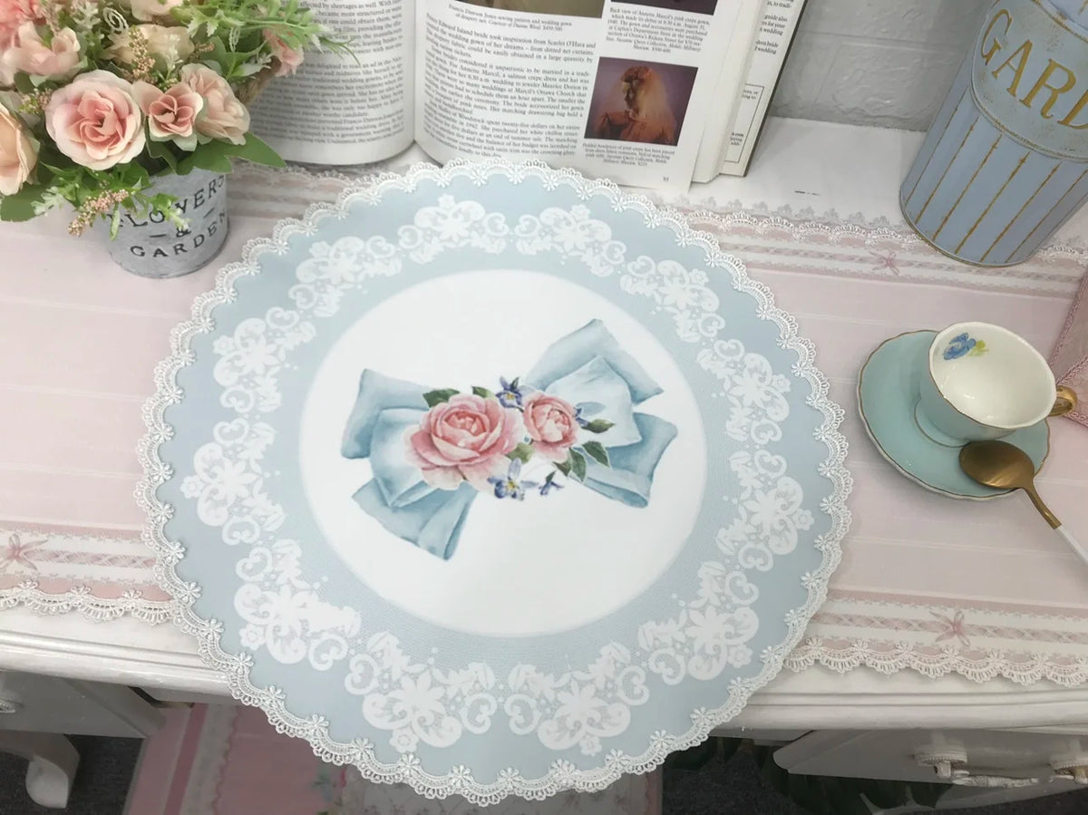 serviettes table rectangulaires fleurs roses classiques blanc rose pâle beige bleu clair bordure dentelée