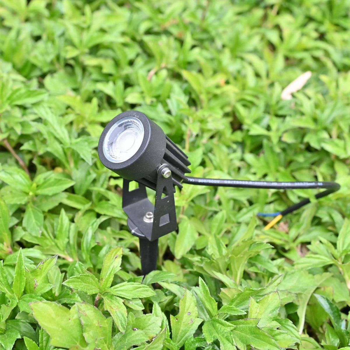 projecteur solaire extérieur noir piquet jardin lampe led terrasse étanche moderne aluminium câble