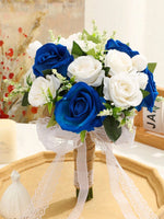 bouquets mariage roses artificielles bleu blanc vert romantique fleurs veloutées feuilles ruban satin blanc