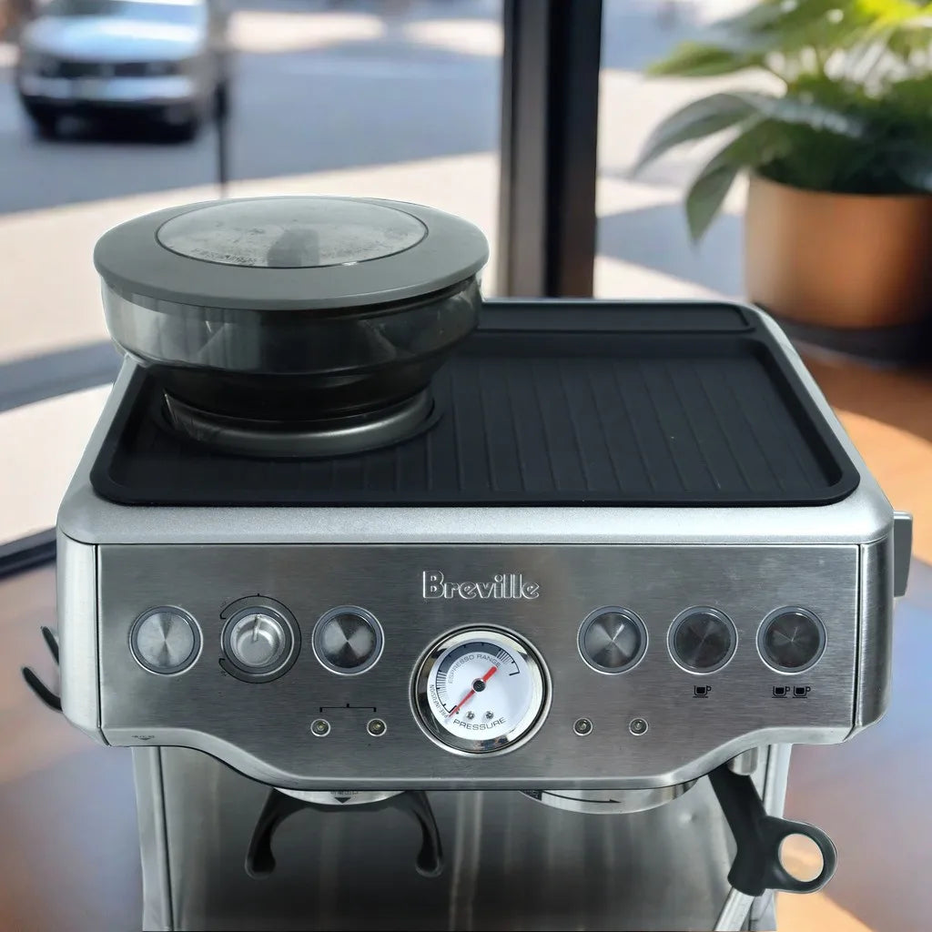 protège machine espresso silicone anti dérapant gris tasse verre pichet lait évier vaisselier cuisine