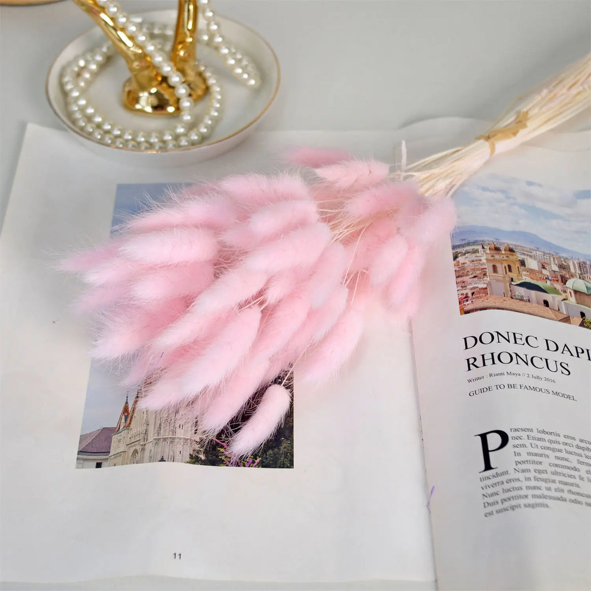 décoration boho plumes séchées naturelles mix beiges roses grises anniversaire maison