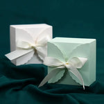 boîtes cadeaux mariage anniversaire noël blanc rose vert papier kraft bordure ondulée ruban blanc