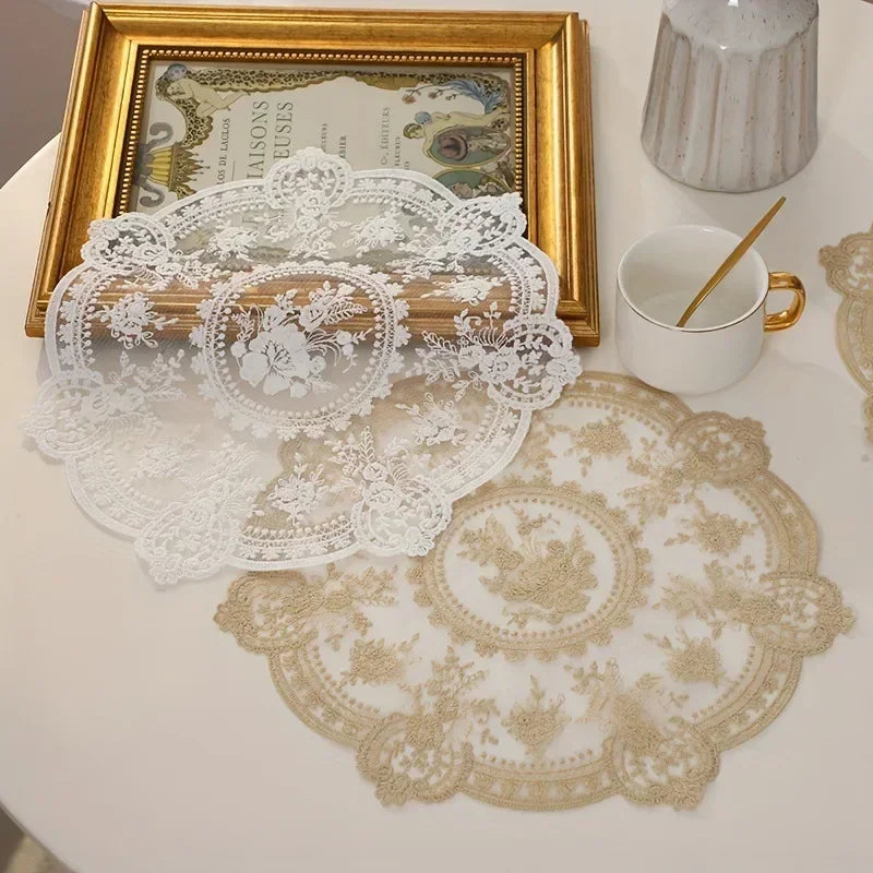 serviettes table broderie florale dentelle classique blanc beige 33cm rond polyester