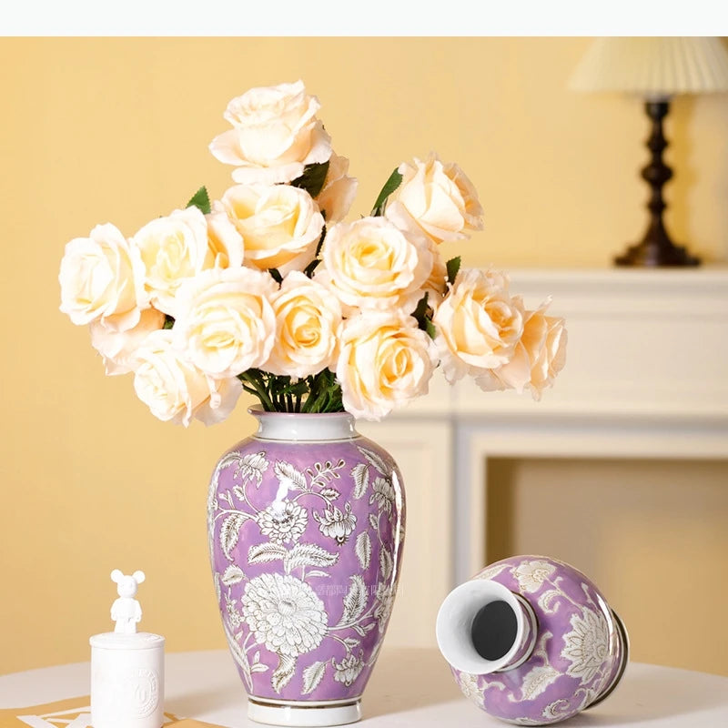vases chinois classiques violet blanc motifs fleurs vertes opaques arrangement