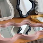 miroir moderne blanc noir or rose cadre ondulé intérieur décoration chambre salon