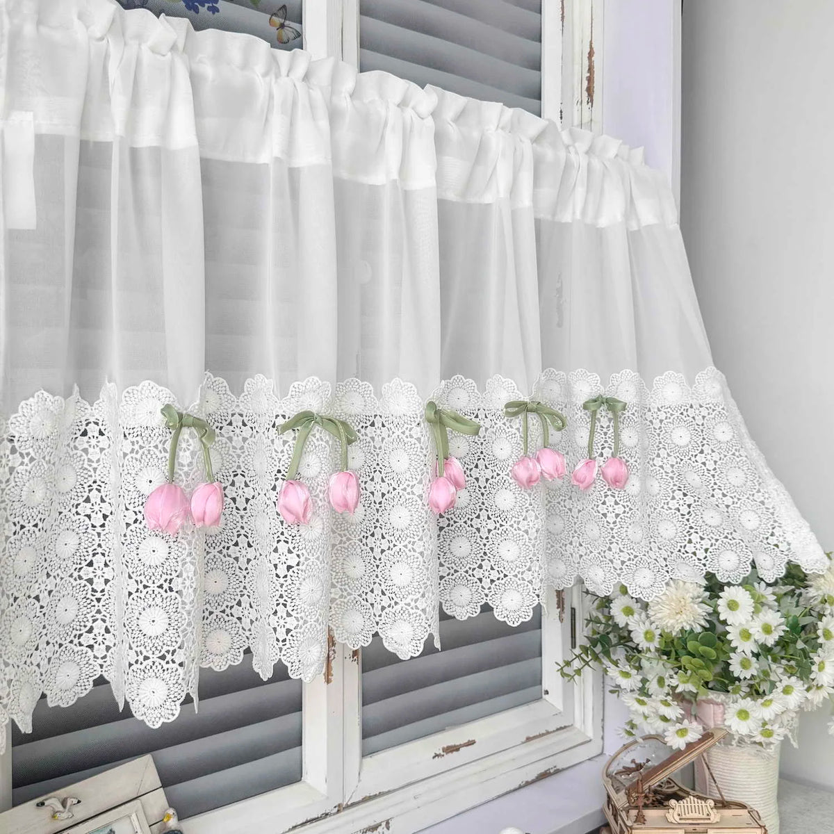 rideau blanc dentelle tulipes roses transparent vintage romantique maison