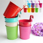 pots fleurs métalliques rouge bleu vert blanc rose violet anneaux suspension moderne minimaliste