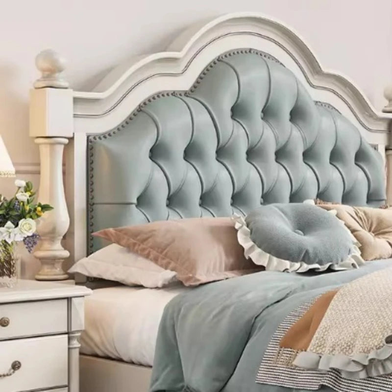 lit double blanc tête capitonnée coffre intégré élégant classique chambre coucher matériaux bois motifs